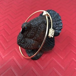 NEW Gold tone arrow cuff bracelet